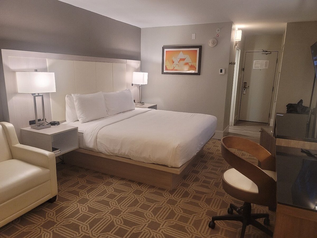 hotels in willowbrook il